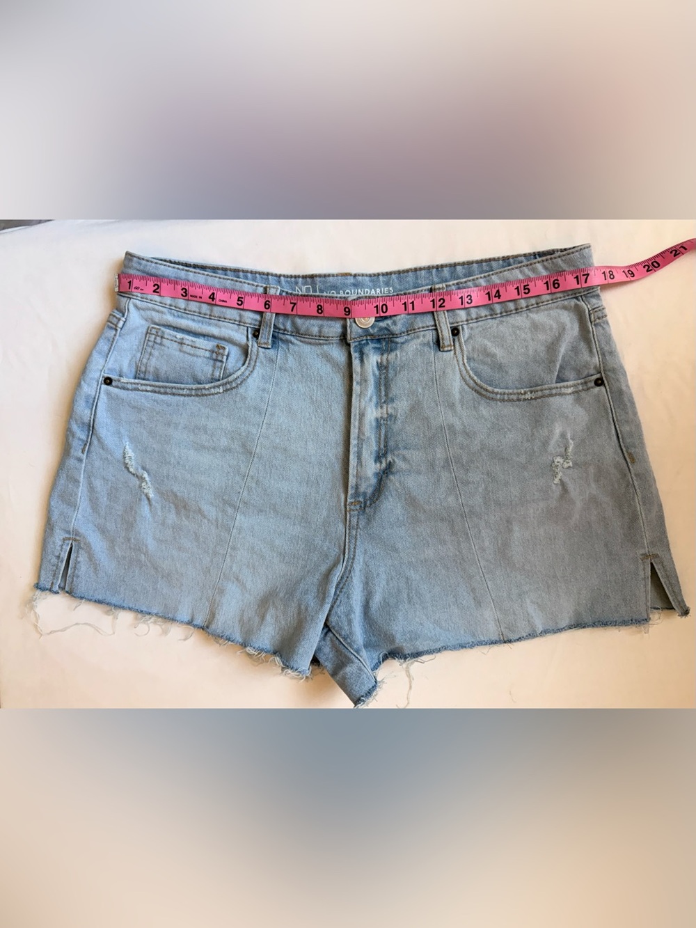 No Boundaries Light Wash Denim Cutoff Shorts Front Seam Side Slits Distressed